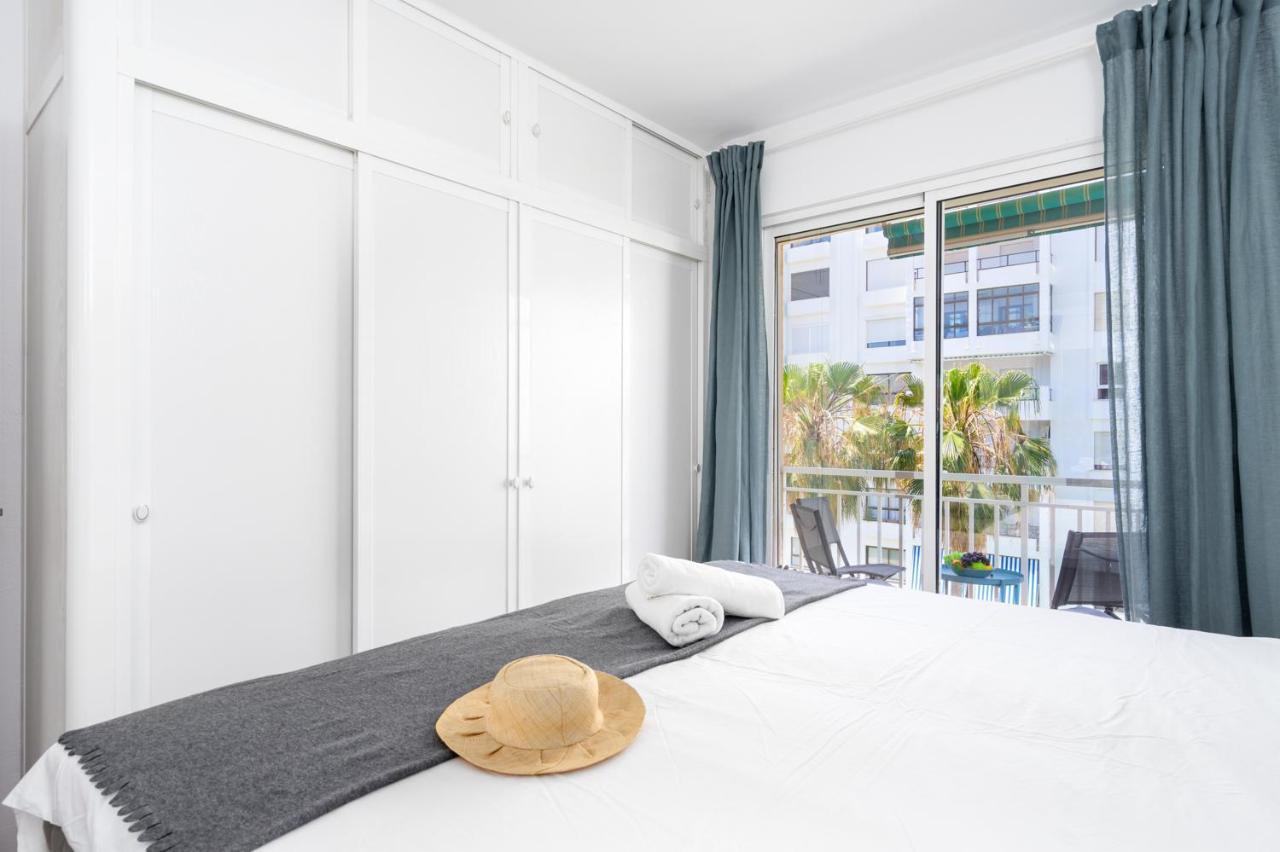 Beachfront Seaview Apartment In Los Boliches By Costarentals - Ref 141 Fuengirola Exterior photo